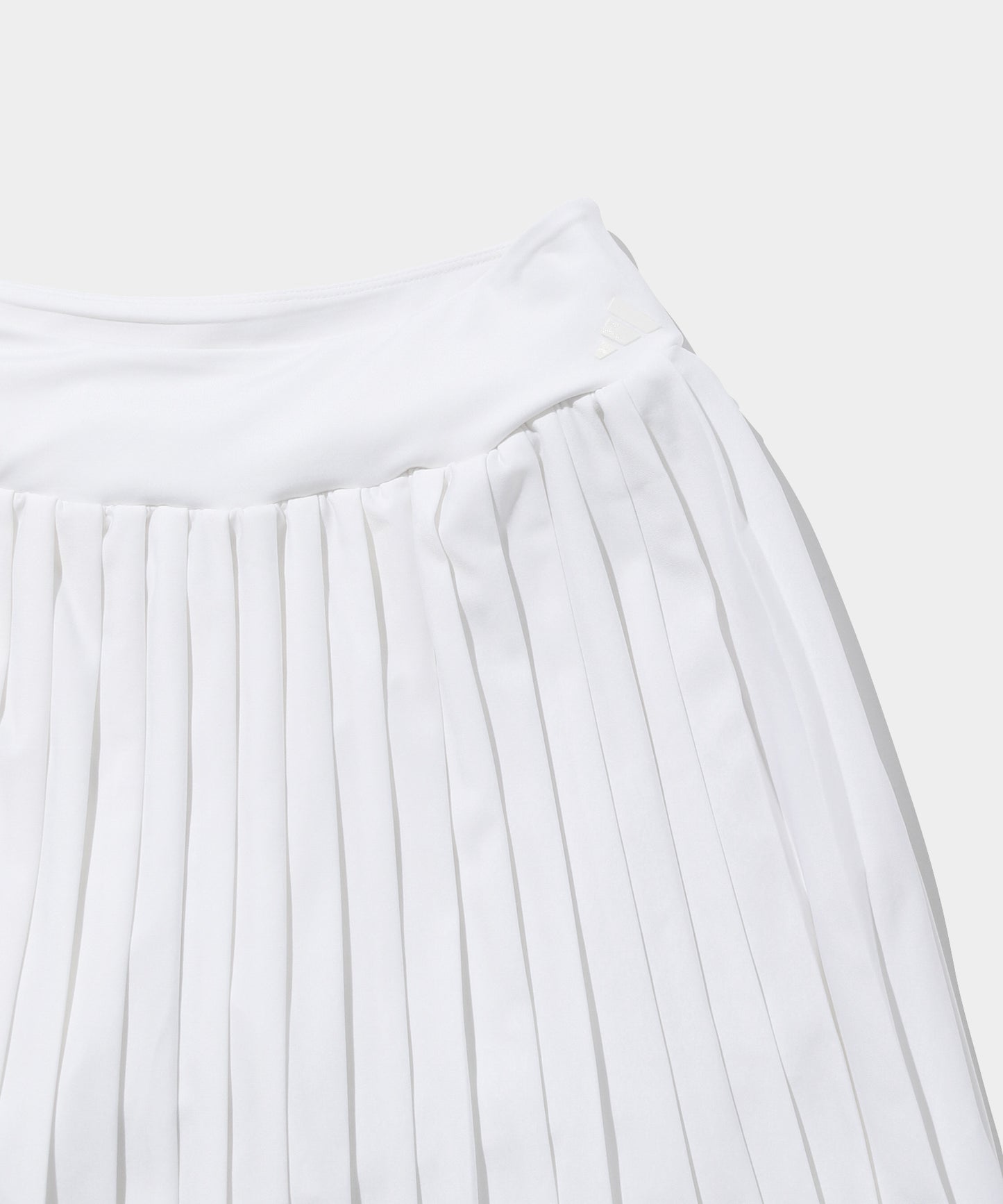 adidas women's ライトウェイト プリーツスカート WHITE