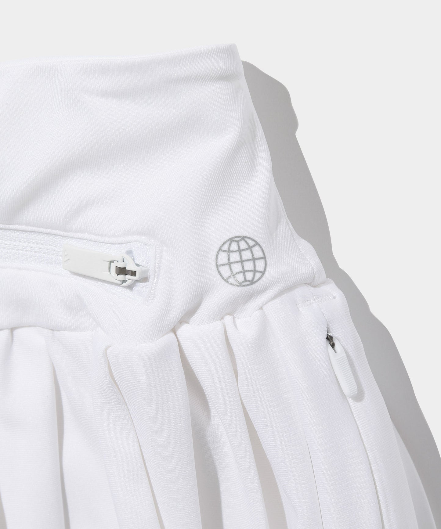 adidas women's ライトウェイト プリーツスカート WHITE