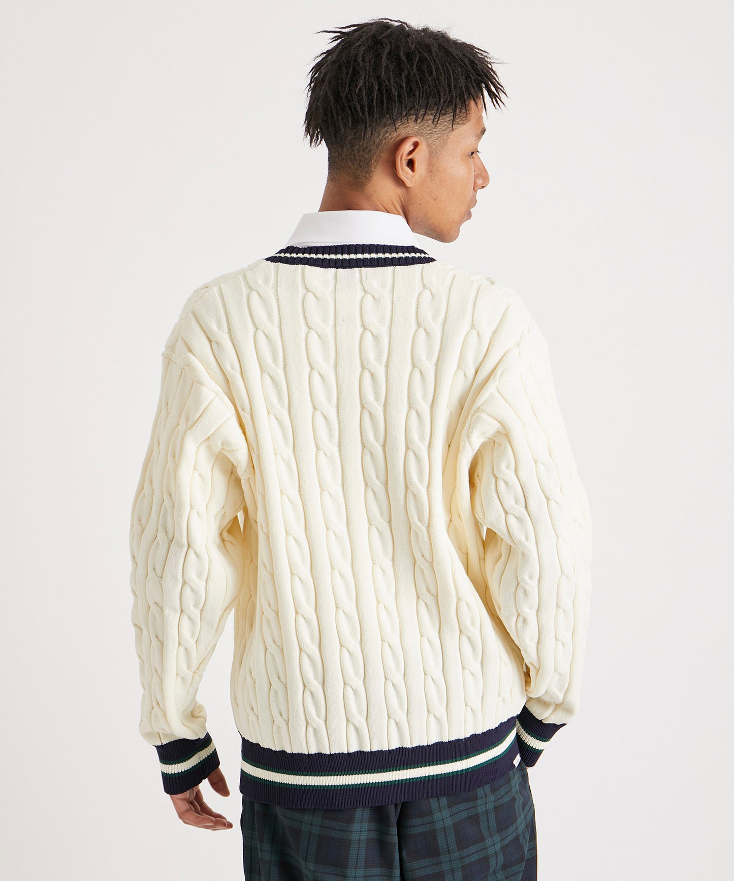 V NECK CABLE KNIT PO